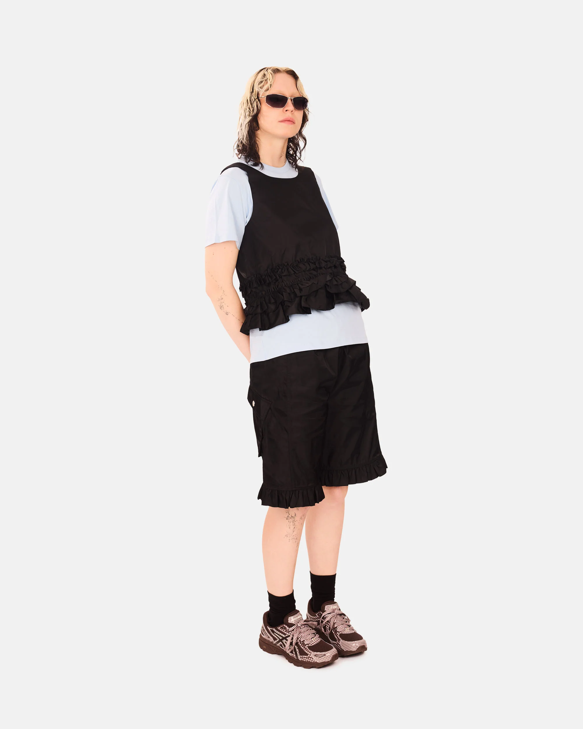 Duchesse nylon-överdel med öppen rygg och volang - Image 6